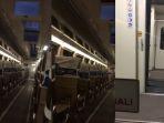 viral-pria-naik-kereta-sendirian.jpg