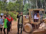 viral-siswa-harus-naik-truk-ke-sekolah.jpg