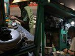 viral-sosok-mbah-min-kakek-penjual-bakso-gerobak-asal-solo-jawa-tengah.jpg
