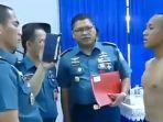 viral-video-calon-prajurit-lantunkan-ayat-alquran-saat-seleksi-tni-al-lolos-dengan-predikat-terbaik.jpg