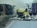 Viral Video Detik-detik Tabrakan di Lampung: Ibu dan Balitanya Keluar dari Truk yang Hancur