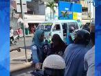 viral-video-emak-emak-hendak-kabur-setelah-belanja-jeruk-di-pasar-raya-i.jpg