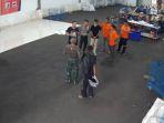 viral-video-oknum-tni-pukuli-satpam-jasa-ekspedisi-di-bali-emosi-paket-yang-diterima-tak-sesuai.jpg