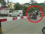 viral-video-pengendara-yang-kepalanya-hampir-tersangkut-portal-karena-terobos-palang-rel-kereta-api.jpg