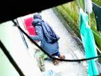 viral-video-pria-misterius-mengintip-anak-kos-sedang-ganti-baju-ini-pengakuan-korban.jpg