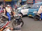 viral-wanita-lawan-arus-marah-marah.jpg