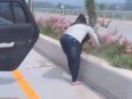 viral-wanita-mencabut-tanaman-di-tol.jpg