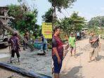 viral-warga-di-pekalongan-cor-jalan-pakai-dana-swadaya.jpg