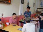 viral-warung-makan-non-halal-terkena-razia-satpol-pp.jpg