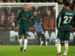 virgil-van-dijk-setelah-mereka-kebobolan-gol.jpg