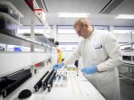 virus-corona-masuk-laboratorium-pengujian-di-inggris_20200220_003327.jpg