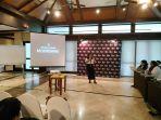 viu-pitching-forum2.jpg
