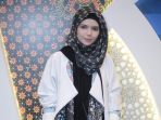 vivi-zubedi-desainer-abaya_20181004_231443.jpg
