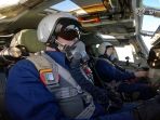 vladimir-putin-tinjau-pesawat-pembom-strategis-rusia_20240223_175836.jpg