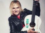 vokalis-the-alarm-mike-peters-penulis-lagu-resmi-timnas-wales-di-euro-2020.jpg