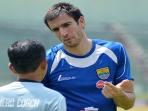 vujovic-ngobrol-dengan-djanur_20141130_093155.jpg