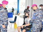 wadan-pasmar-3-tinjau-serbuan-vaksinasi-tni-al-untuk-masyarakat-maritim-di-pelabuhan-sorong.jpg