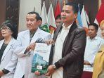 wahyu-dinata-saat-menerima-hasil-tes-kesehatan-bakal-cagub-cawagub-dki-jakarta.jpg