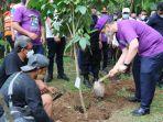 wakil-gubernur-dki-jakarta-ahmad-riza-patria-ikuti-kegiatan-penanaman-pohon-di-das-ciliwung.jpg