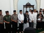 wakil-gubernur-dki-jakarta-sandiaga-uno-saat-menggelar-giat-salat-subuh-berjemaah_20180401_225109.jpg