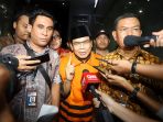 wakil-ketua-dpr-taufik-kurniawan-ditahan-kpk_20181102_193224.jpg