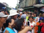 wakil-ketua-dprd-dki-jakarta-haji-lulung-berfoto-bersama-warga-krukut_20180128_184644.jpg