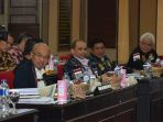 wakil-ketua-komisi-iii-dpr-ri-desmond-j-mahesa_20170425_102707.jpg