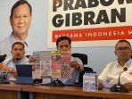 wakil-ketua-tkn-capres-cawapres-prabowo-gibran-raka-habiburokhman-menunjukkan-koran-achtung.jpg
