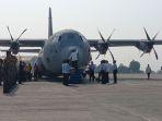 wakil-menteri-pertahanan-wamenhan-herindra-mandikan-pesawat-super-hercules-c-130.jpg