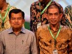 wakil-presiden-jusuf-kalla-berfoto-bersama-pendiri-pt-slickba_20170127_095612.jpg