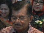 wakil-presiden-jusuf-kalla-menutup-perdagangan-terakhir-bei_20160104_141807.jpg