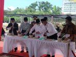 wakil-presiden-ri-kh-maruf-amin-melakukan-penanaman-kecambah-sawit-hybrid.jpg