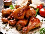 walaupun-lezat-sebaiknya-hindari-ayam-dan-4-makanan-lainnya-ini-saat-santap-sahur_20180517_091135.jpg