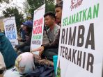 walhi-jabar-gelar-aksi-hari-lingkungan-hidup-sedunia_20230605_185335.jpg