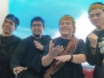 wali-band-nyanyi-lagu-berbahasa-sunda-judul-kumaha-aing_20230128_065603.jpg