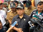 wali-kota-banjarmasin-kunjungi-korban-puting-beliung-di-kelurahan-pemurus-dalam_20170124_191909.jpg