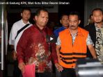 wali-kota-blitar-resmi-ditahan_20180609_181538.jpg