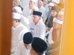 wali-kota-bogor-bima-arya-takziah-ke-rumah-duka-di-kh-arifin-ilham.jpg