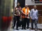 wali-kota-medan-tengku-dzulmi-eldin-ditahan-kpk_20191017_041621.jpg