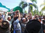 wali-kota-pekalongan-dimakamkan_20170908_175305.jpg