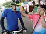 wali-kota-salatiga-yuliyanto-saat-berdiskusi-dengan-taryono-tukang-sapu.jpg
