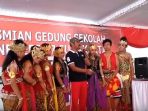 wali-kota-solo-beri-hadiah-sepeda-untuk-8-siswa-penari_20170121_145344.jpg