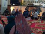 wali-kota-surabaya-eri-cahyadi-menerima-curhatan-seorang-ibu.jpg