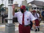 wali-kota-tegal-dedy-yon-supriyono-seragam-sd.jpg