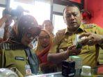 wali-kota-tegal-dedy-yon-supriyono-sidak-toko-obat.jpg