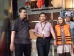 wali-kota-tegal-siti-mashita-soeparno-alias-bunda-siti-resmi-ditahan_20170830_175028.jpg