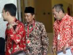 walikota-dan-sekda-mojokerto-diperiksa-kpk_20170727_143647.jpg