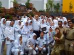 walikota-diajak-foto-selfie-siswa-smkn-5-pangkalpinang_20161017_184819.jpg