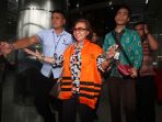 walikota-kendari-dan-cagub-sutra-ditahan-kpk_20180301_195615.jpg