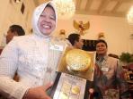 walikota-surabaya-tri-rismaharani_20160609_063926.jpg